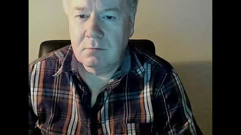 Snapshot of holgerhb53 chatting on February 23, 6:49 am Holger online show from February 23, 6:49 am
