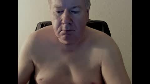 Snapshot of holgerhb53 chatting on October 5, 2:24 pm Holger online show from October 5, 2:24 pm