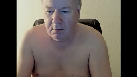Snapshot of holgerhb53 chatting on October 6, 2:35 pm Holger online show from October 6, 2:35 pm