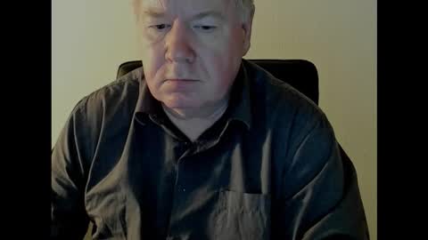Snapshot of holgerhb53 chatting on October 15, 9:21 am Holger online show from October 15, 9:21 am