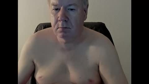Snapshot of holgerhb53 chatting on October 4, 2:15 pm Holger online show from October 4, 2:15 pm