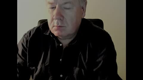 Snapshot of holgerhb53 chatting on October 17, 1:48 pm Holger online show from October 17, 1:48 pm