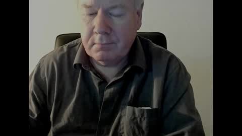 Snapshot of holgerhb53 chatting on October 1, 8:13 am Holger online show from October 1, 8:13 am