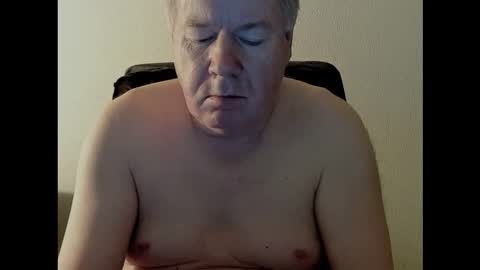 Snapshot of holgerhb53 chatting on October 7, 2:57 pm Holger online show from October 7, 2:57 pm