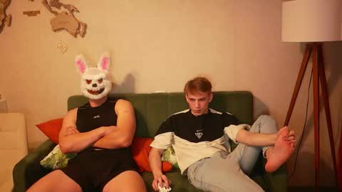 Snapshot of holiday_boys chatting on October 17, 6:45 pm Extaz Athrey Howard online show from October 17, 6:45 pm