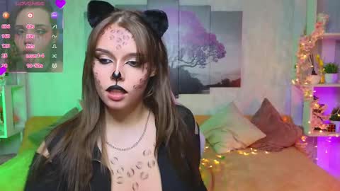 Lux online show from March 6, 6:05 pm