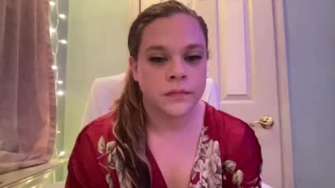 Snapshot of holly23hopefull chatting on December 14, 12:33 am Hollys Drive threw Side Of CB. online show from December 14, 12:33 am