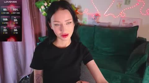 Snapshot of holly_berryy_ chatting on October 5, 2:09 am holly_berryy_ online show from October 5, 2:09 am