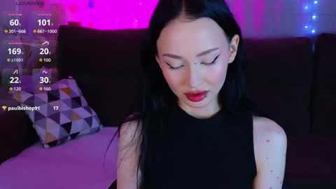Snapshot of holly_berryy_ chatting on October 10, 1:55 am holly_berryy_ online show from October 10, 1:55 am