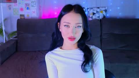 Snapshot of holly_berryy_ chatting on October 6, 2:18 am holly_berryy_ online show from October 6, 2:18 am