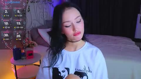 Snapshot of holly_berryy_ chatting on September 25, 1:34 am holly_berryy_ online show from September 25, 1:34 am