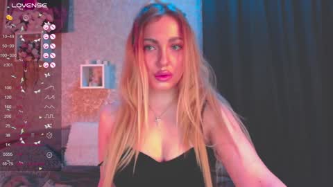 Snapshot of holly_molly8 chatting on January 16, 2:51 pm holly_molly8 online show from January 16, 2:51 pm