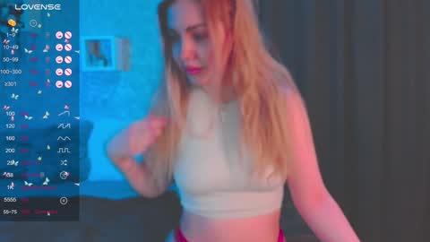 Snapshot of holly_molly8 chatting on January 23, 7:07 pm holly_molly8 online show from January 23, 7:07 pm