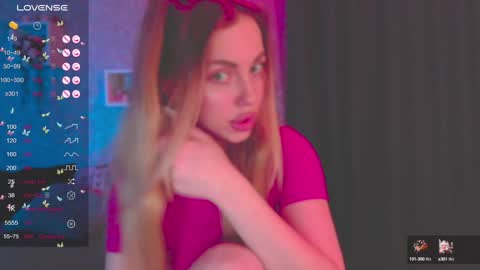 Snapshot of holly_molly8 chatting on January 25, 10:07 pm holly_molly8 online show from January 25, 10:07 pm