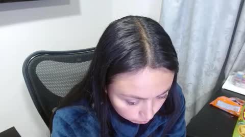 Snapshot of holly_rose69 chatting on October 16, 6:57 am Holly online show from October 16, 6:57 am