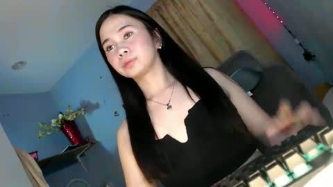 Snapshot of holly_sasa chatting on September 17, 7:12 am Sasa online show from September 17, 7:12 am