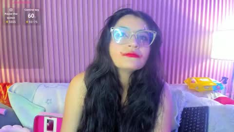 Snapshot of hollyhill_ chatting on October 10, 12:22 pm Holly online show from October 10, 12:22 pm