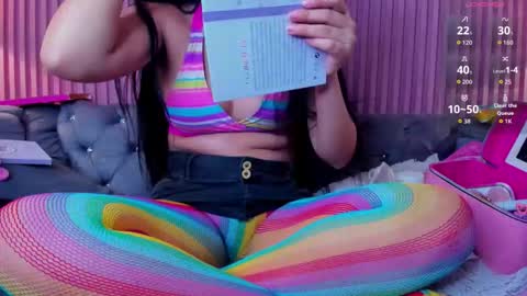 Snapshot of hollyhill_ chatting on October 7, 12:01 pm Holly online show from October 7, 12:01 pm