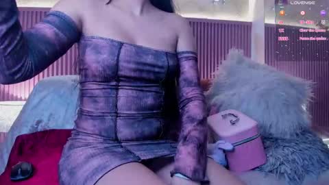 Snapshot of hollyhill_ chatting on September 15, 11:22 am Holly online show from September 15, 11:22 am