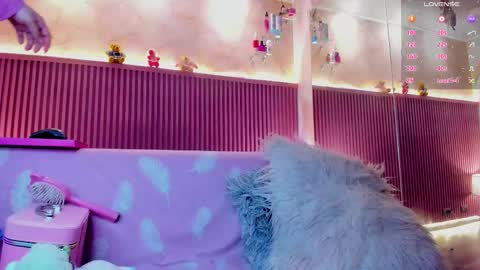 Snapshot of hollyhill_ chatting on September 18, 11:47 am Holly online show from September 18, 11:47 am