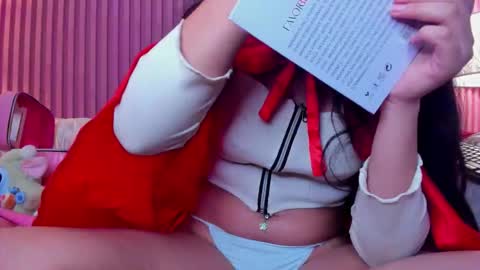 Snapshot of hollyhill_ chatting on October 8, 12:11 pm Holly online show from October 8, 12:11 pm