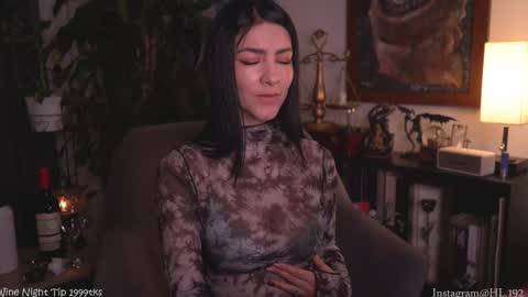 Holly Linder online show from November 8, 2:03 am