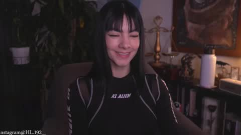 Holly Linder online show from February 22, 1:42 am