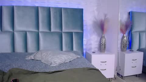 hollypeach_ online show from November 29, 1:02 am