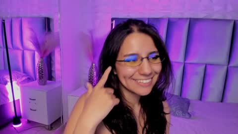 hollypeach_ online show from April 20, 8:12 pm