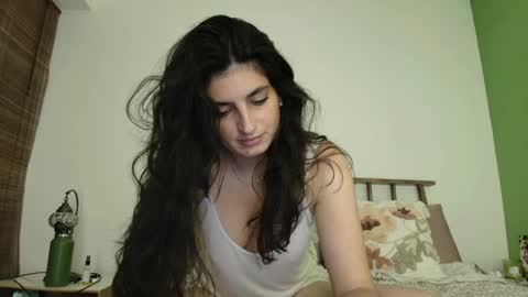 hollyshit_ online show from May 6, 1:11 am