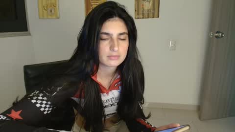 hollyshit_ online show from February 20, 2:33 am