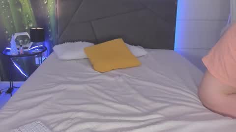 HollyTaillor online show from January 18, 6:55 am