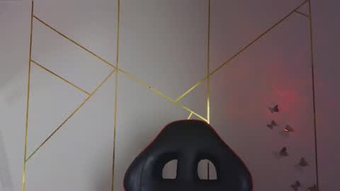 holly online show from November 10, 3:15 pm