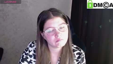 Welcome guys  Pleasure to see you all here  My name is MichaelaTip menu is active Private is open  online show from September 20, 5:10 am