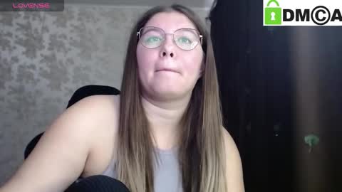 Welcome guys  Pleasure to see you all here  My name is MichaelaTip menu is active Private is open  online show from September 18, 5:22 am