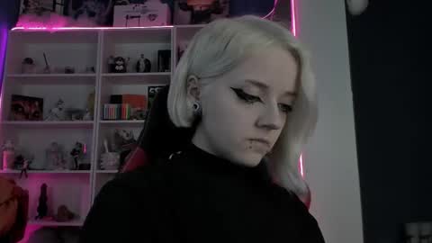 holy_mistresss online show from April 10, 10:20 am