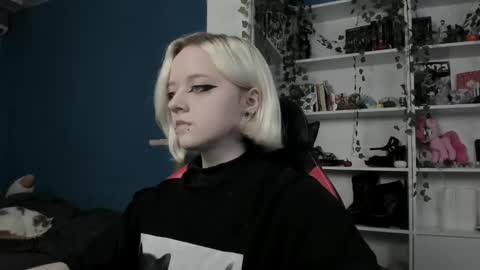 holy_mistresss online show from November 15, 9:33 am