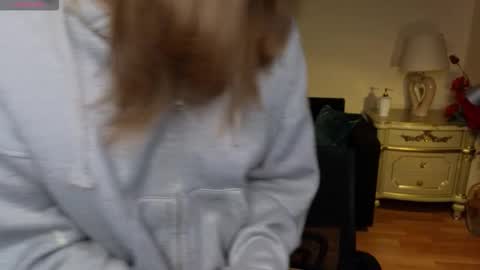 holybabydoll online show from January 10, 11:15 am