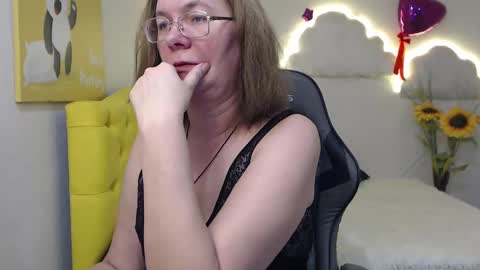 holymilfa online show from February 9, 1:56 pm