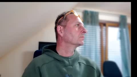 Snapshot of hondowill chatting on March 7, 11:18 am Bernd online show from March 7, 11:18 am