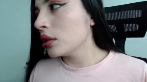 Honey Aynu online show from December 3, 7:28 pm