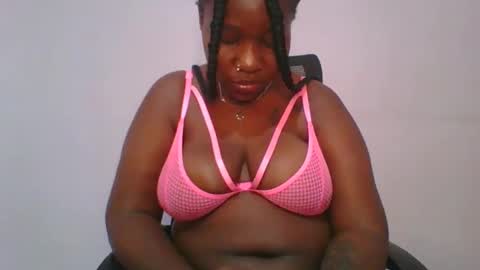 honey_beb online show from October 19, 7:35 am