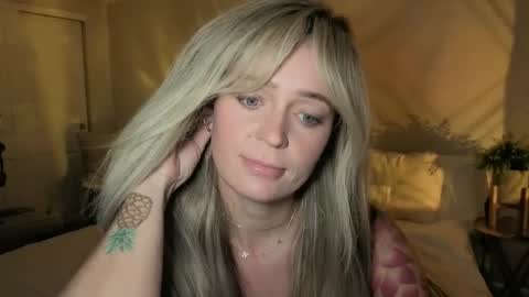 Snapshot of honey_blaire chatting on October 6, 1:23 am Honey Blaire online show from October 6, 1:23 am