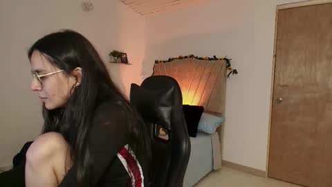 Snapshot of honey_buu chatting on September 16, 4:32 pm online show from September 16, 4:32 pm