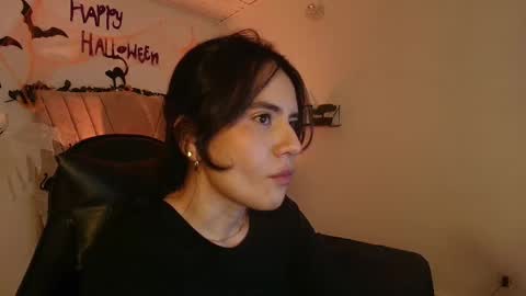 Snapshot of honey_buu chatting on October 16, 3:00 pm online show from October 16, 3:00 pm