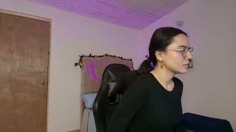 Snapshot of honey_buu chatting on September 29, 2:27 pm online show from September 29, 2:27 pm
