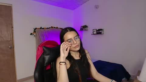 Snapshot of honey_buu chatting on September 24, 3:19 pm online show from September 24, 3:19 pm