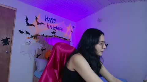 Snapshot of honey_buu chatting on October 6, 2:57 pm online show from October 6, 2:57 pm