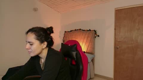 Snapshot of honey_buu chatting on September 12, 3:58 pm online show from September 12, 3:58 pm