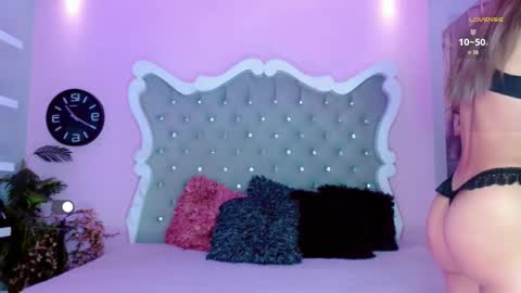 honey_moontsts online show from January 8, 12:00 pm